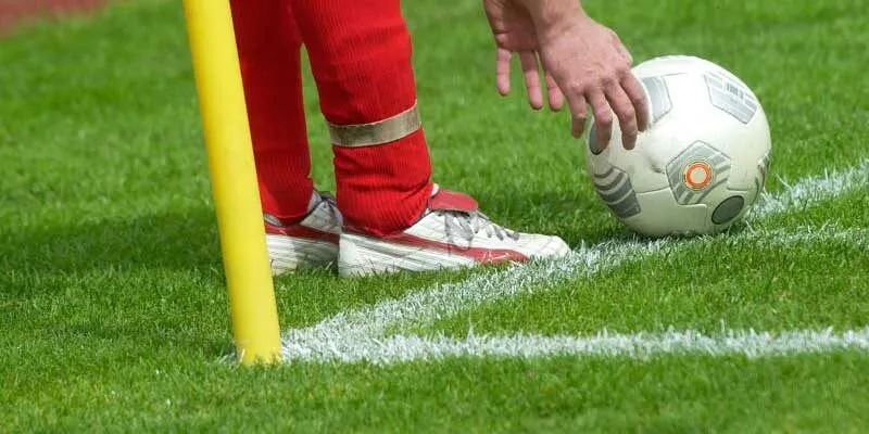 4 cách chơi phạt góc phổ biến hiện nay